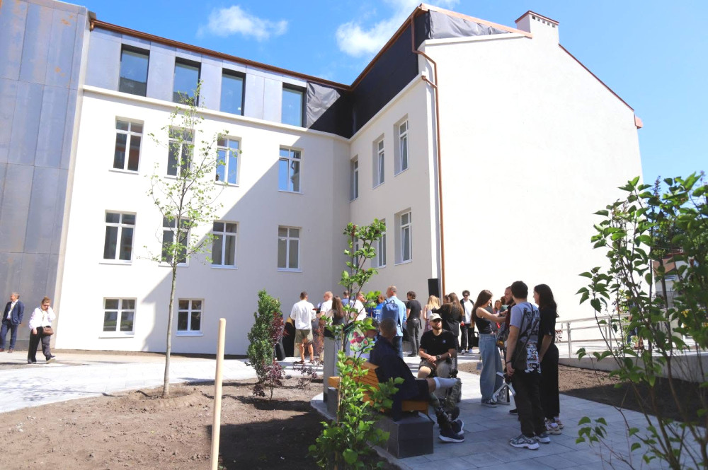 1784 image for slide