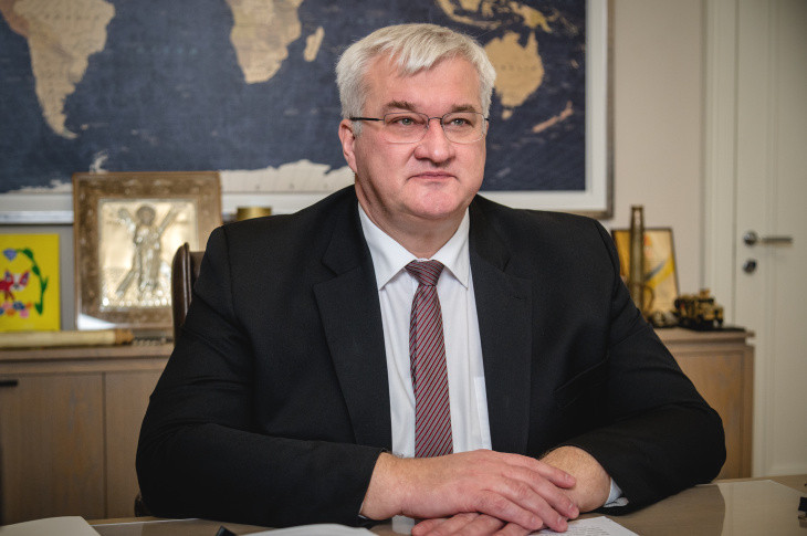 7382 image for slide